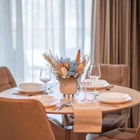 Luxury 140 In Odyssey Pool & Spa-parking Apartment Mamaia