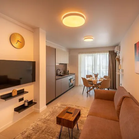 Luxury 140 In Odyssey Pool & Spa-parking Mamaia