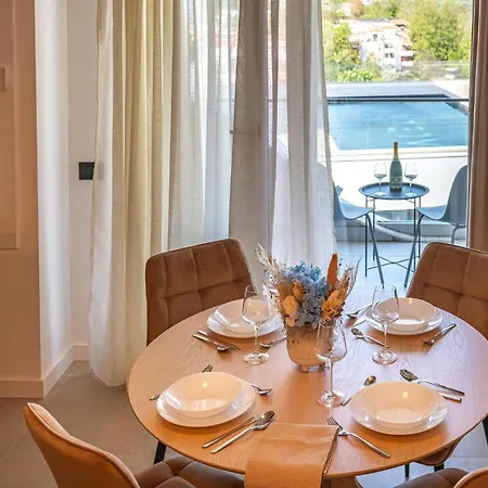 Apartment Luxury 140 In Odyssey Pool & Spa-parking